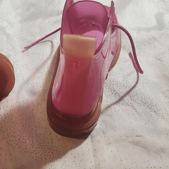 DONATING THIS WEEKEND IF NOT BOUGHT: Melissa boots size 7 for women - Picture 7 of 10